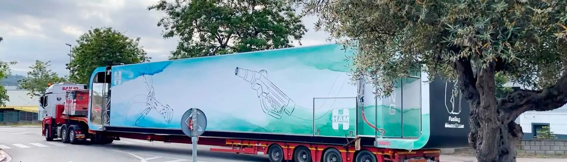 Grup HAM ha desenvolupat EDUX, un nou concepte d'estació de servei mòbil i transportable, que permet repostar GNL - GNC