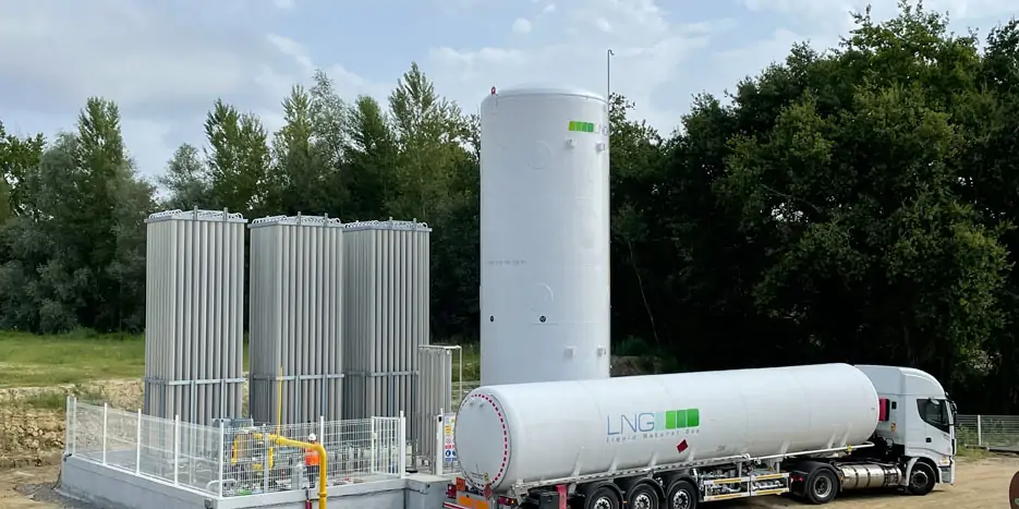 Design, construction and management of regasification plants PSR At HAM Group we design, build and maintain satellite regasification plants, both for industries and for populations where there is no gas pipeline network.