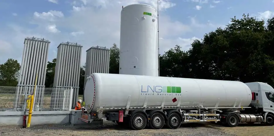 Gestión de la totalidad de la cadena de suministro de GNL | Grupo HAM Grupo HAM gestiona la totalidad de la cadena de suministro de gas natural licuado para industrias y poblaciones