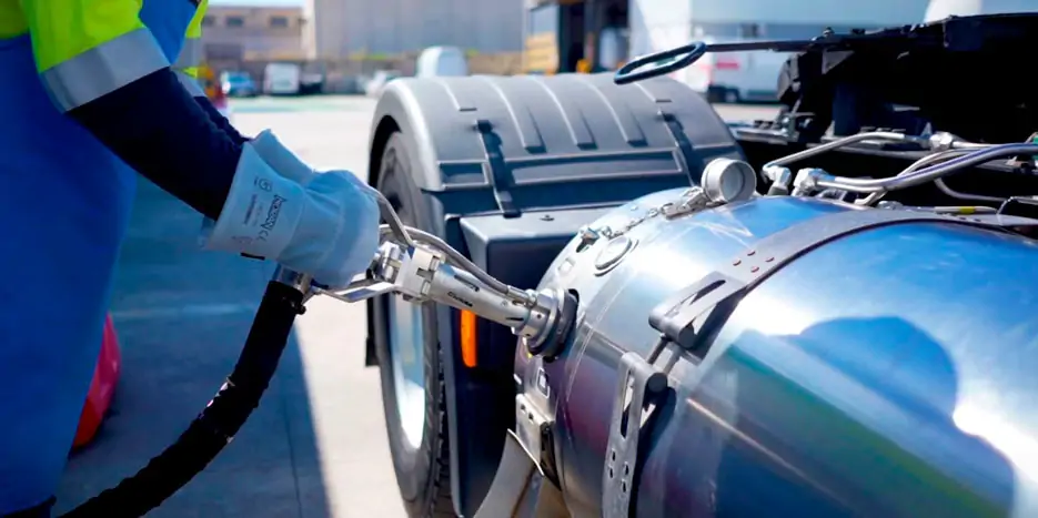 How to refuel LNG at HAM refuelling stations | HAM Card How to refuel liquefied natural gas LNG at HAM Group natural gas vehicle refueling stations