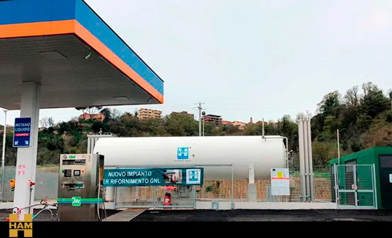 HAM Italia inaugura la primera estación GNL de Campania HAM Italia ha inaugurado la primera estación de gas natural licuado en Campania, caracterizada por tener un surtidor con un sistema de doble manguera